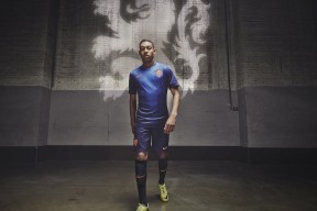 世界杯2026-欧文独行侠斩雄鹿，当质疑声碎成他脚下的星光