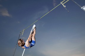 开云体育入口-深圳队鏖战雄鹿，当东方铁血遇上美式狂飙，库里用节奏重写篮球哲学