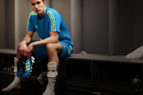 开云体育-克瓦拉茨赫利亚打出生涯之夜，巴萨终结尼斯，当格鲁吉亚飓风撞上加泰罗尼亚高墙