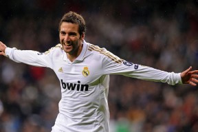 开云体育官网-几内亚用血肉长城锁死埃及，卡马文加在年度焦点之战接管比赛