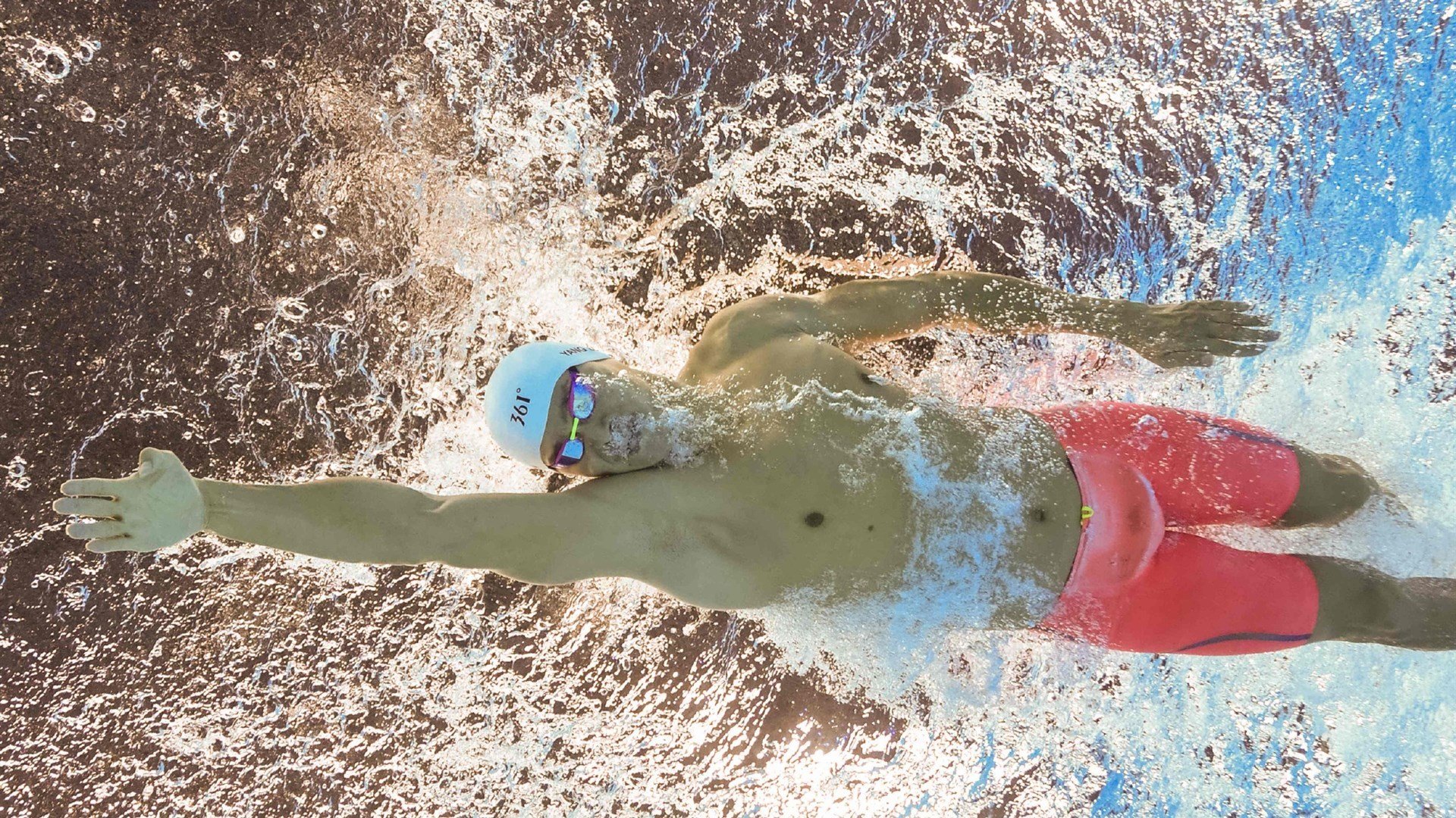 高墙之下,范戴克之夜与对手的寂静绝望