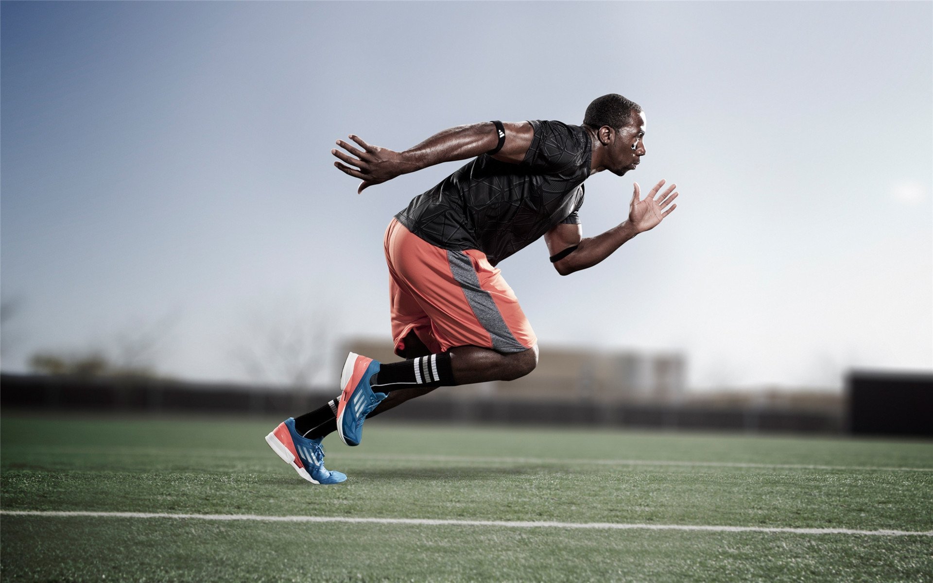 赛道与球场的双星闪耀,F1揭幕战之夜与欧文的攻防统治